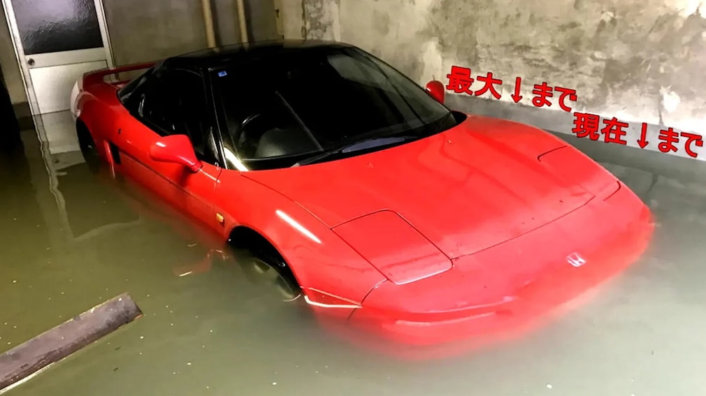 Honda NSX mit Wasserscahden