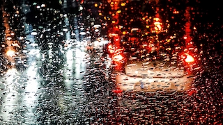 Darum kann Regen Ihrem Autolack mehr schaden als gedacht