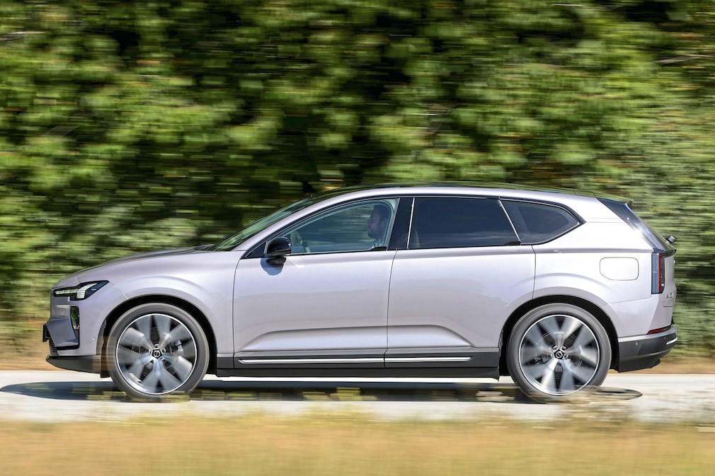 Volvo EX60 P10 AWD electric