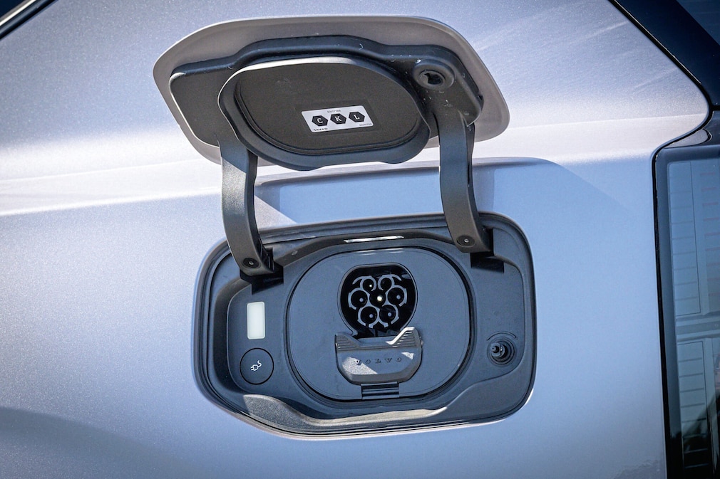 Volvo EX60 P10 AWD electric