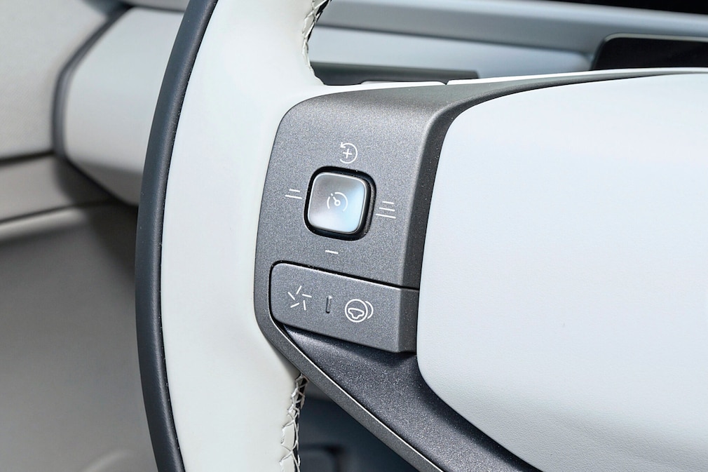 Volvo EX60 P10 AWD electric
