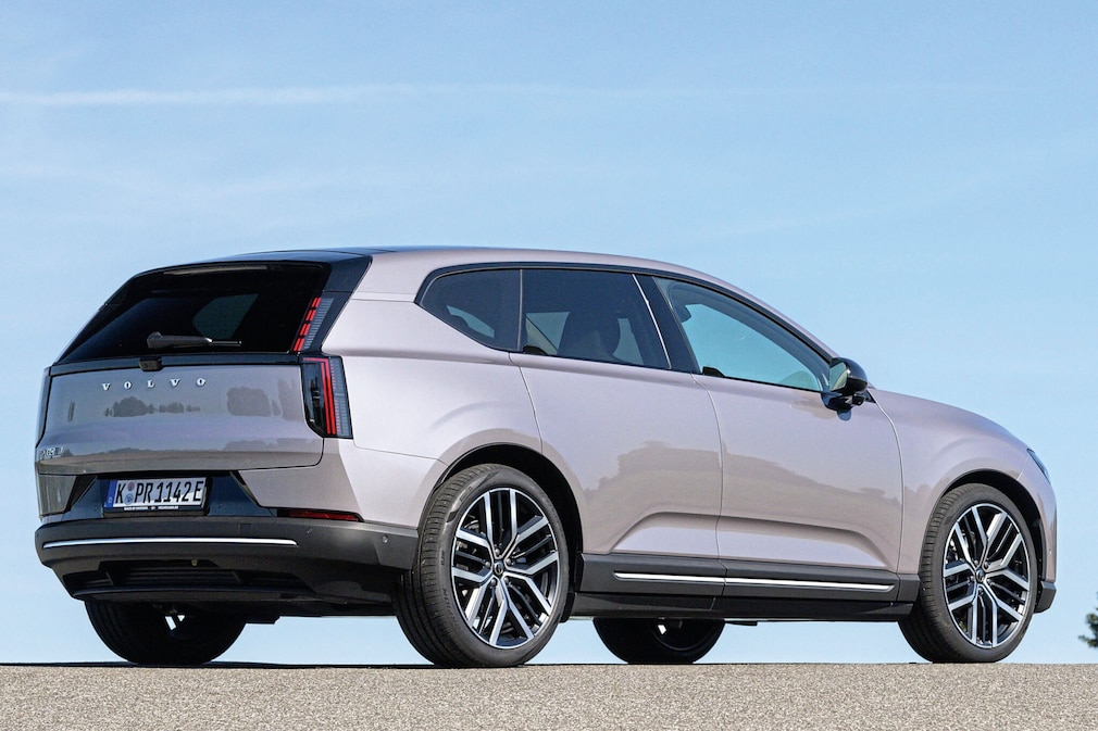 Volvo EX60 P10 AWD electric