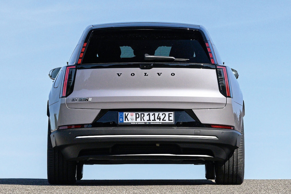Volvo EX60 P10 AWD electric