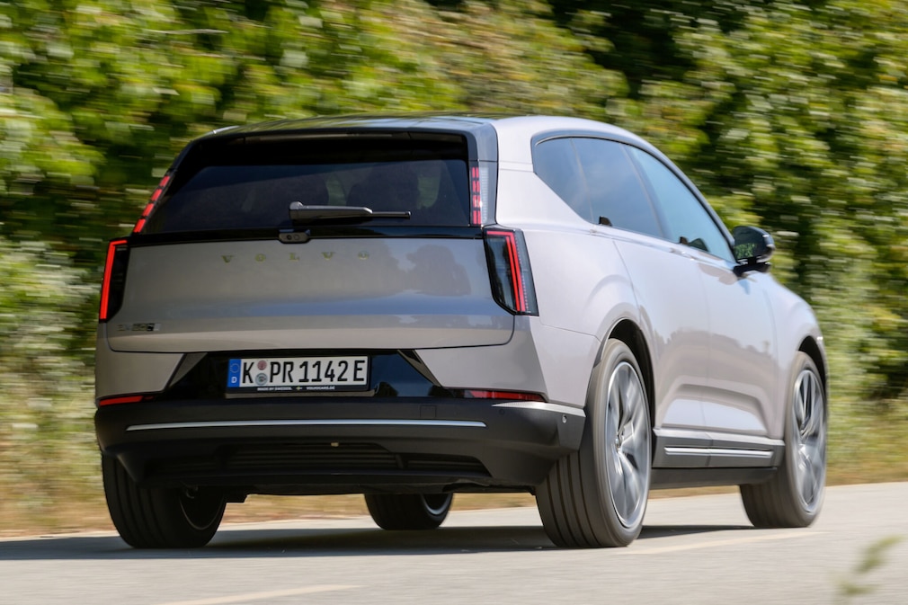 Volvo EX60 P10 AWD electric
