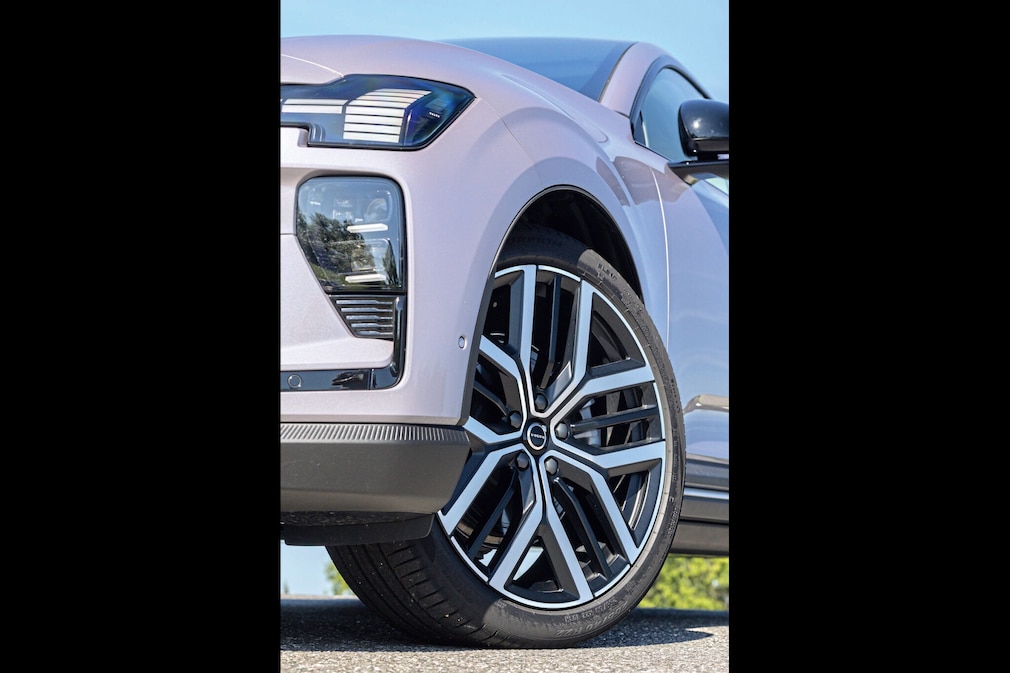 Volvo EX60 P10 AWD electric
