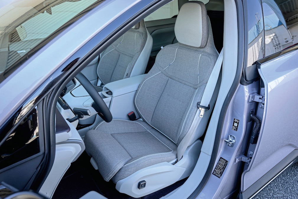 Volvo EX60 P10 AWD electric