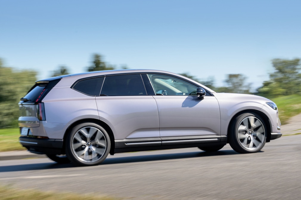 Volvo EX60 P10 AWD electric