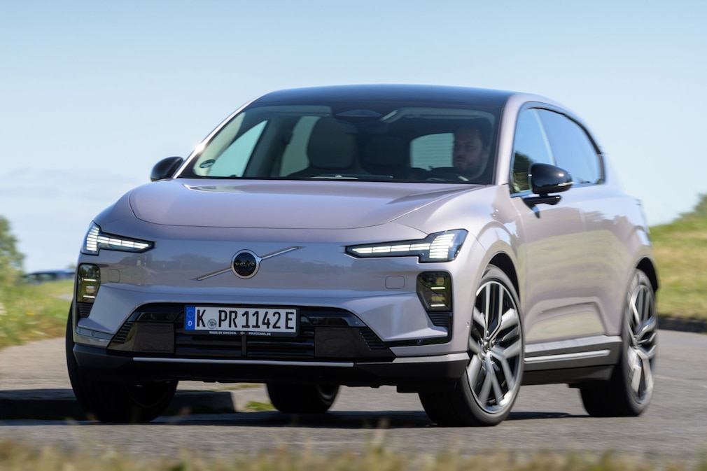 Volvo EX60 P10 AWD electric