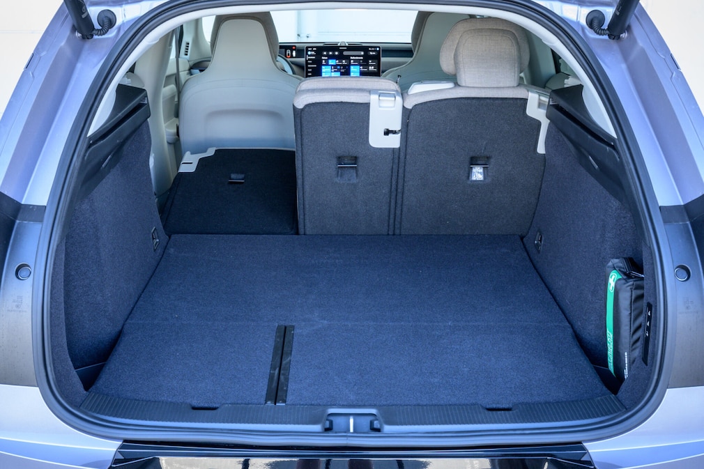 Volvo EX60 P10 AWD electric