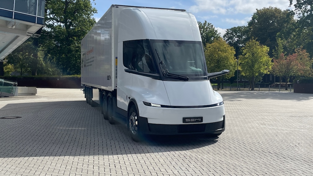 Der Tesla Semi-Sattelschlepper auf der IAA Transportation in Hannover