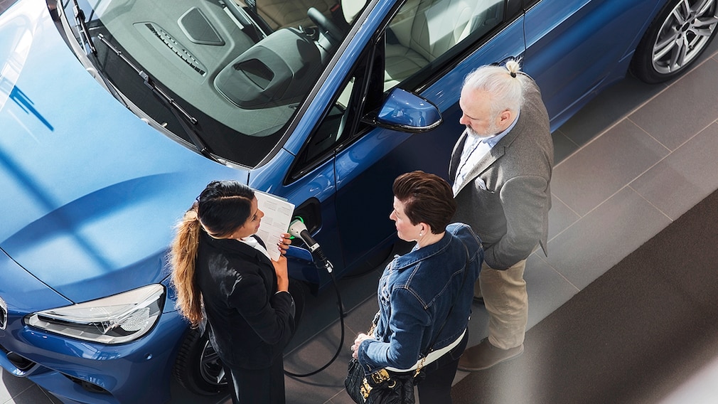 Elektroauto kaufen - Autokauf Verkaufshalle