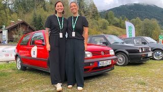 Lina van de Mars erklärt Filiz Ceviker im VW Golf 3 GTI die Wertungsprüfungen der Salzburger-Land-Klassik 2026