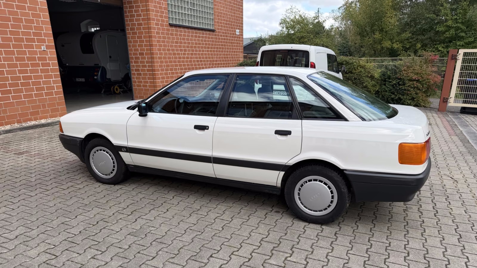 Audi 80 B3: Oldtimer sieht aus wie ein Neuwagen - AUTO BILD