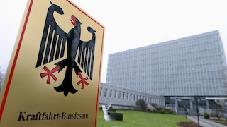 Kraftfahrt-Bundesamt in Flensburg Montage