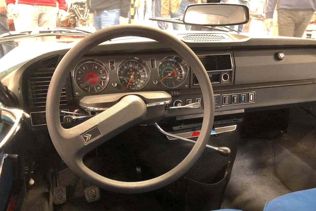 Cockpit des Citroen D Super (ID /DS)