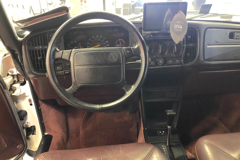 Cockpit des Saab 900 turbo 16 Cabrio