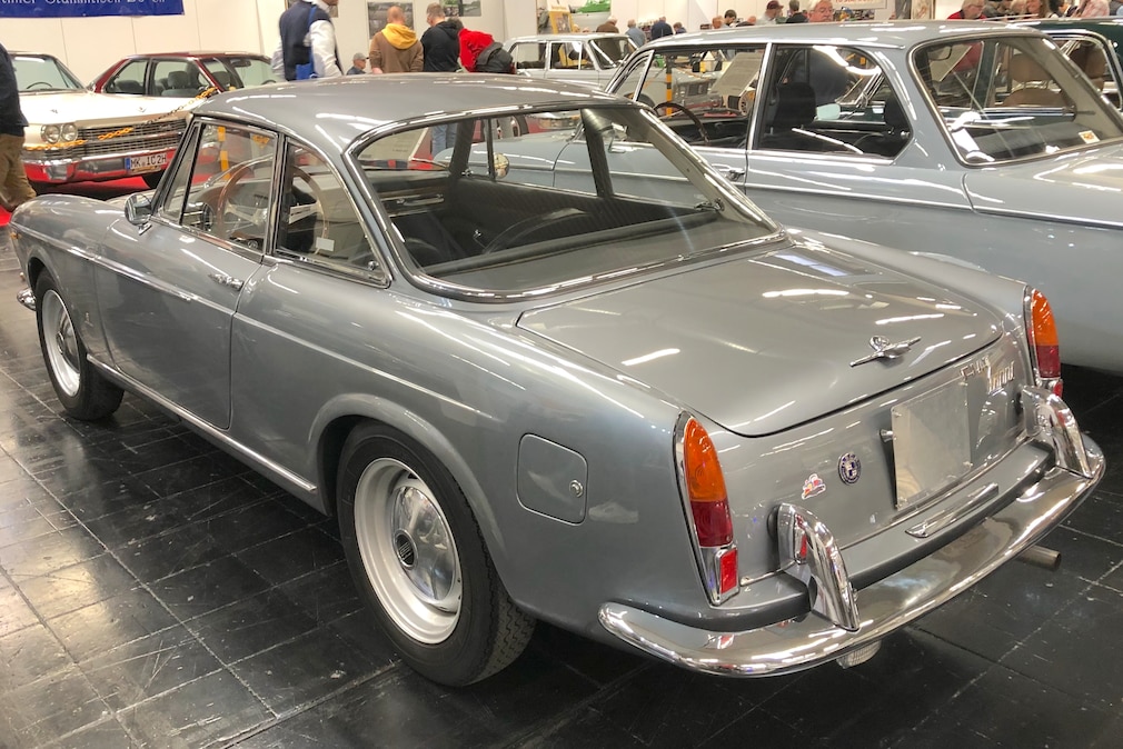 Fiat 1600 S Pininfarina Coupé OSCA stehend schräg von hinten