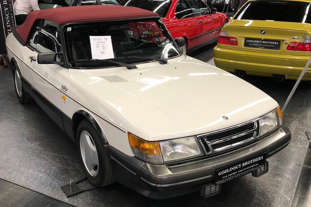 Saab 900 turbo 16 Cabrio stehend schräg von vorn