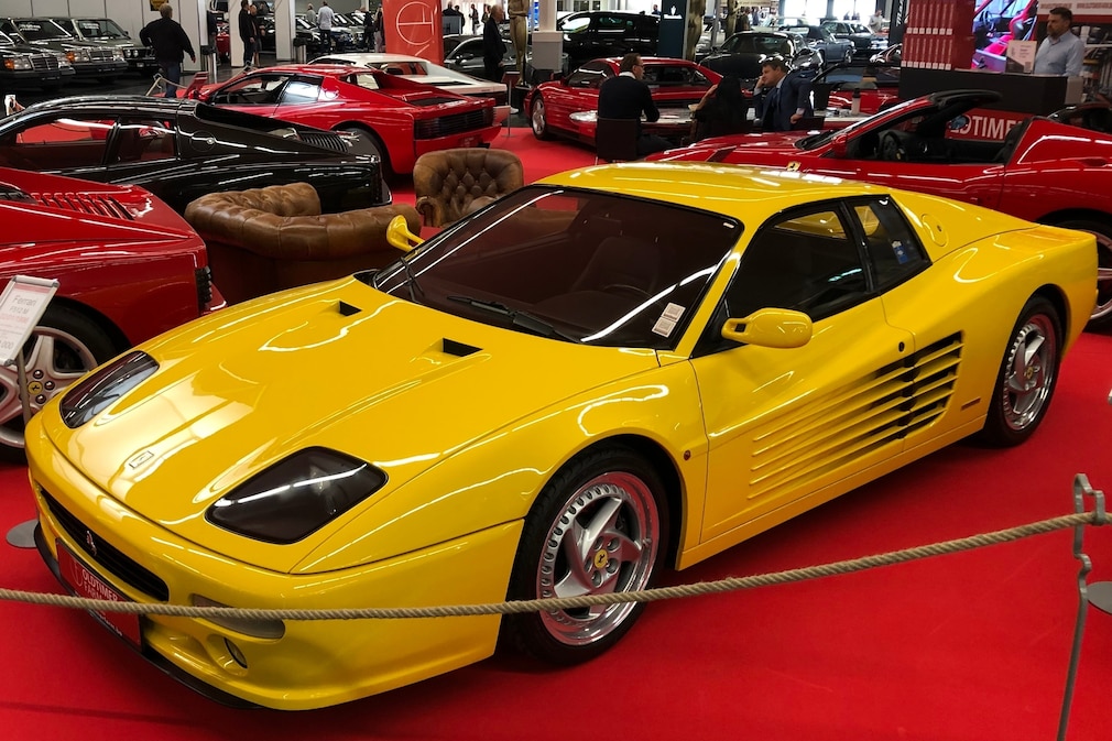 Farrari 512 M oder F512 M stehend schräg von vorn auf dem Techno Classica Salon Dortmund 2026