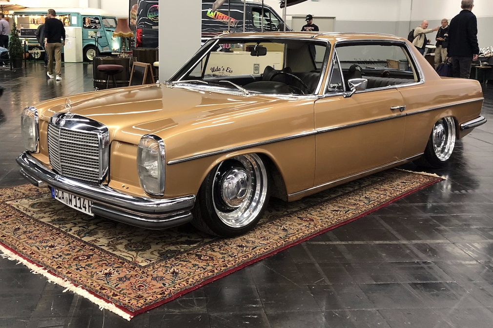 Mercedes /8 Strichacht Coupé mit extremer Tieferlegung auf dem Techno Classica Salon Dortmund 2026