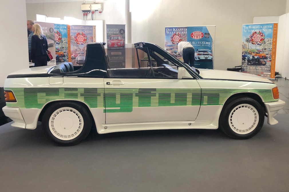Mercedes 190 E SGS Cityfun stehend schräg von der Seite auf dem Techno Classica Salon Dortmund 2026