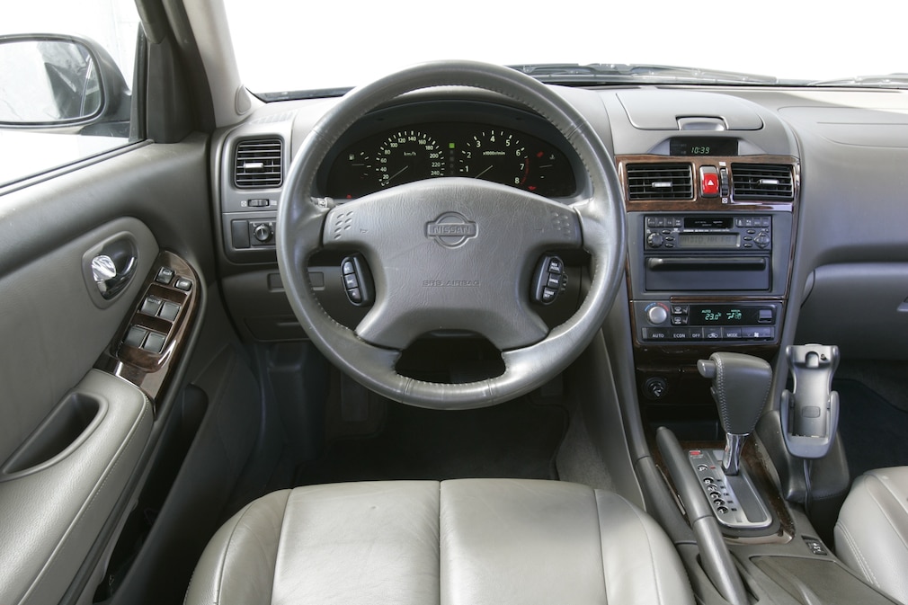 Nissan Maxima QX 3.0 V6