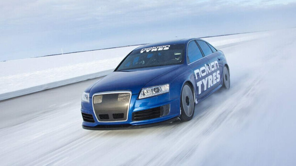 Mit Winterreifen auf 335 km/h: Dieser Audi raste über blankes Eis