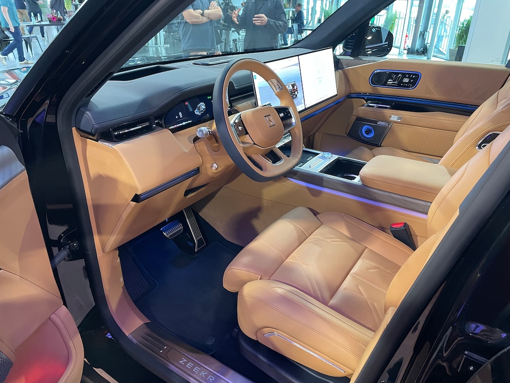 Cockpit vom Zeekr 9X AWD