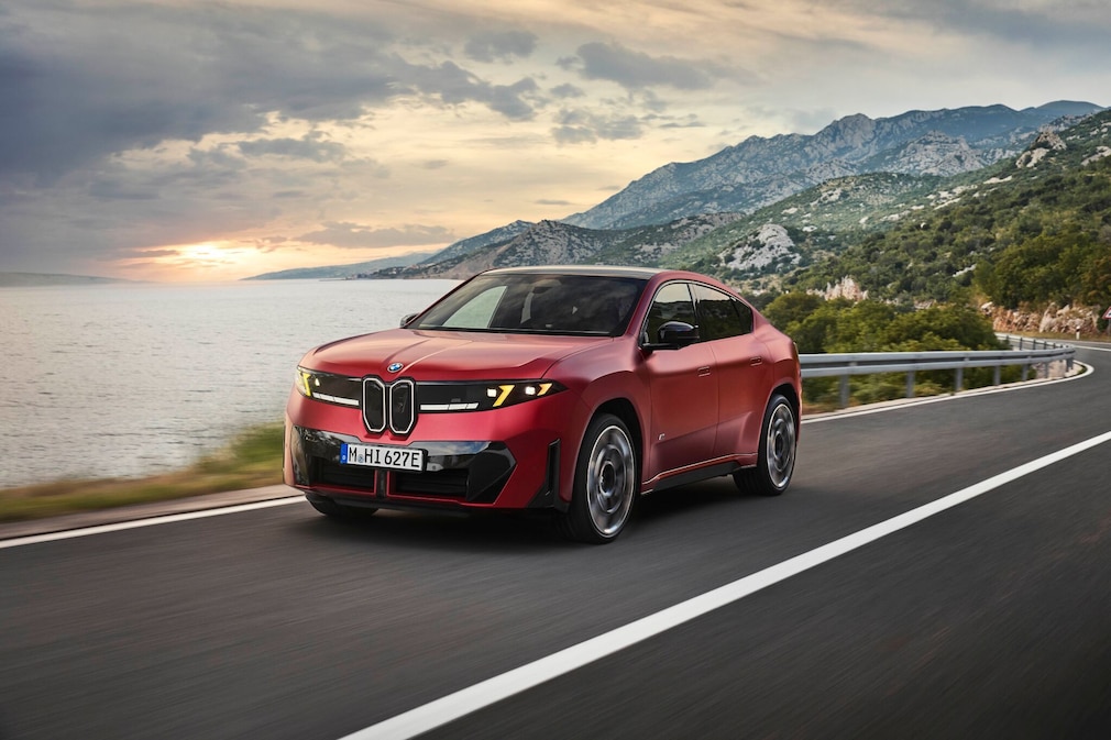 BMW iX4