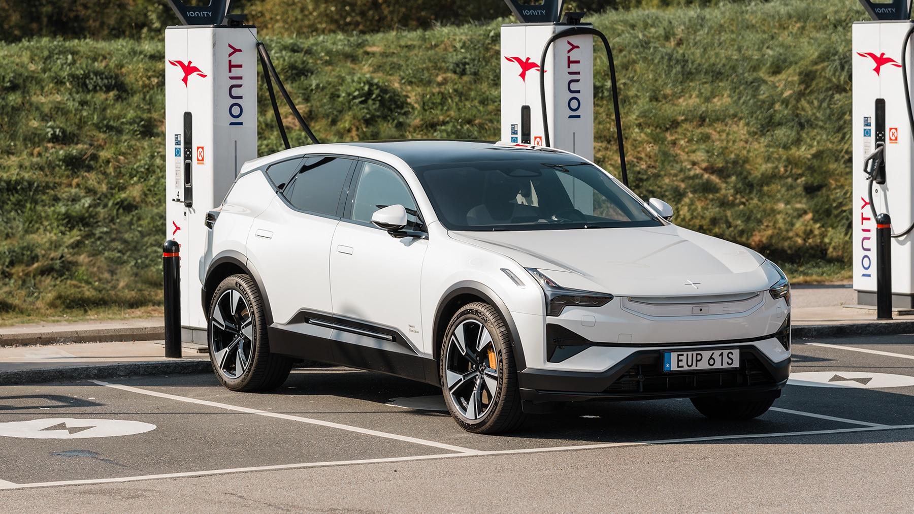 Polestar senkt Ladekosten: bis zu 30 % Rabatt am Schnelllader - AUTO BILD