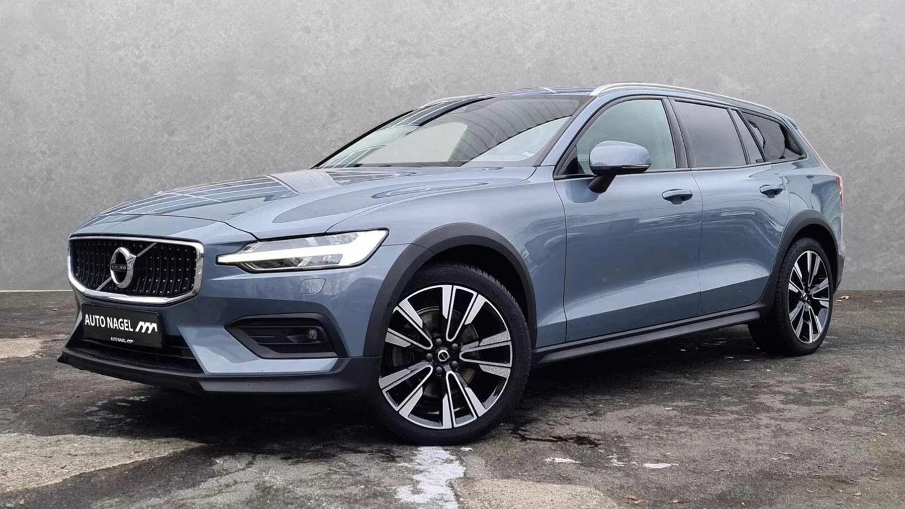 Used car offer: Volvo V60 Cross Country B4 AWD - | AUTO BILD