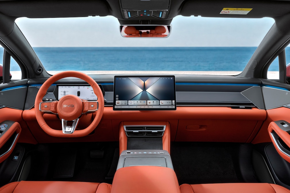 Cockpit des BYD Atto 8.
