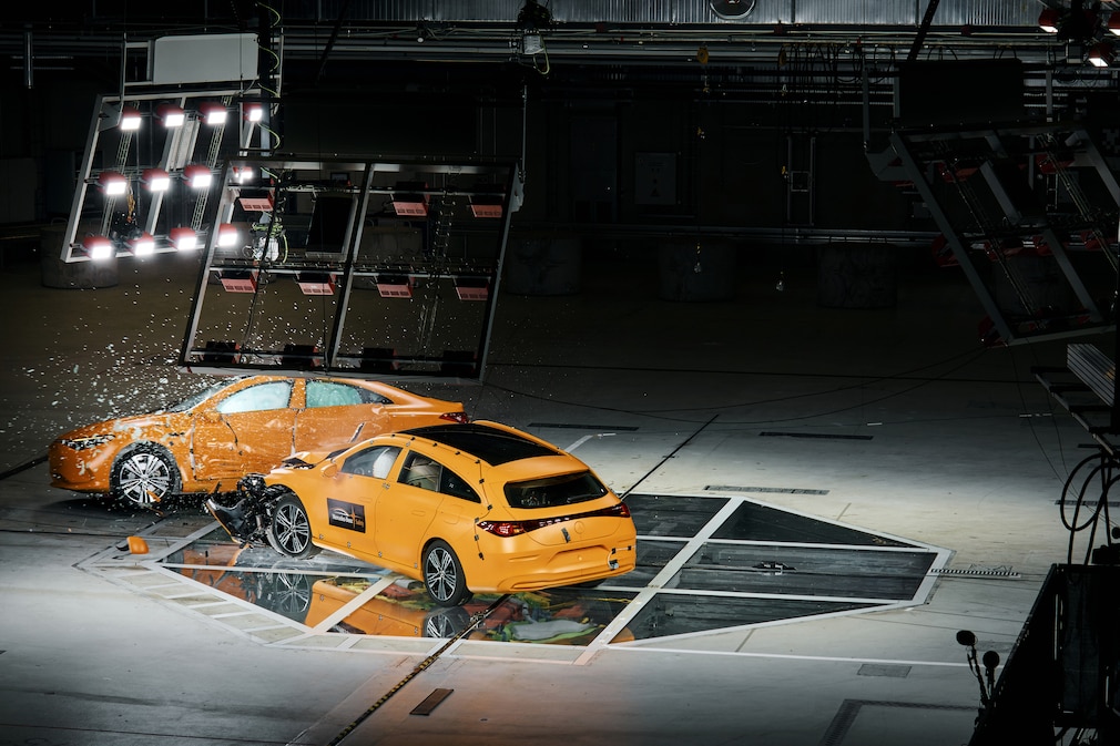 Mercedes Crash Test