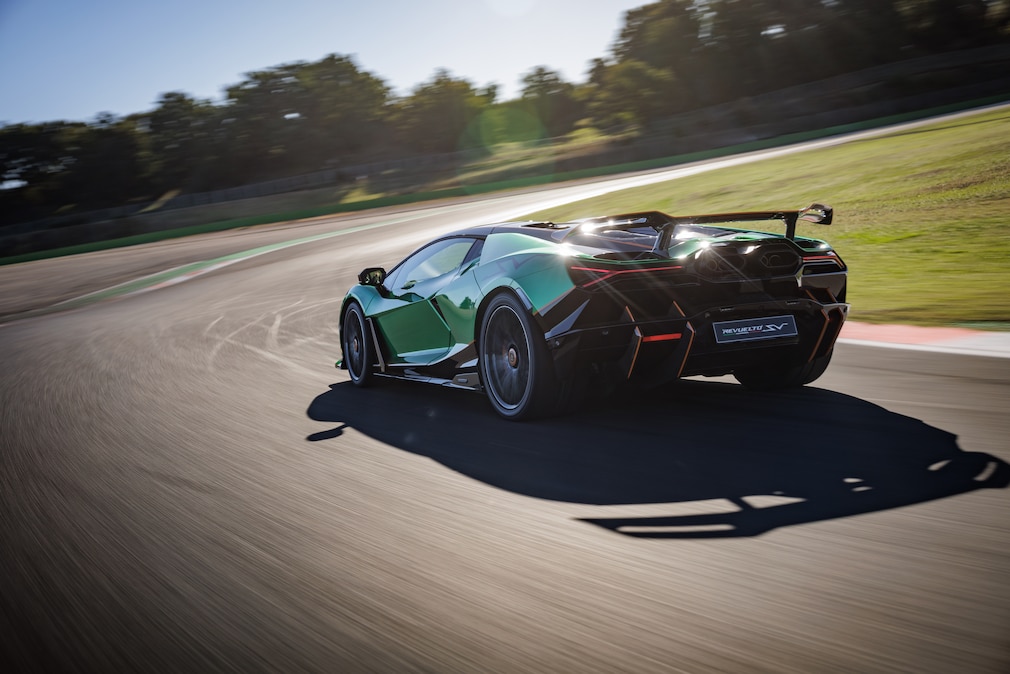 Lamborghini Revuelto SV