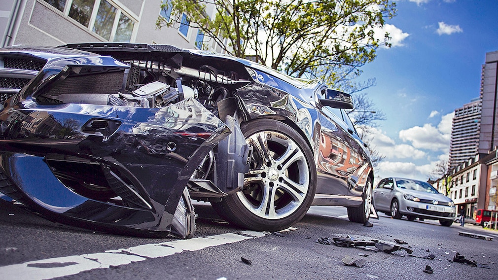 Verkehrsunfall zwischen zwei PKW mit leichten Blechschaden.