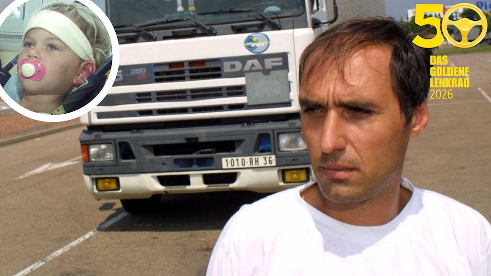 Lkw-Fahrer Nicolas Laberthonnière vor seiner LKW-Zugmaschine DAF 95; dazu ein Foto des Kindes Lena P.