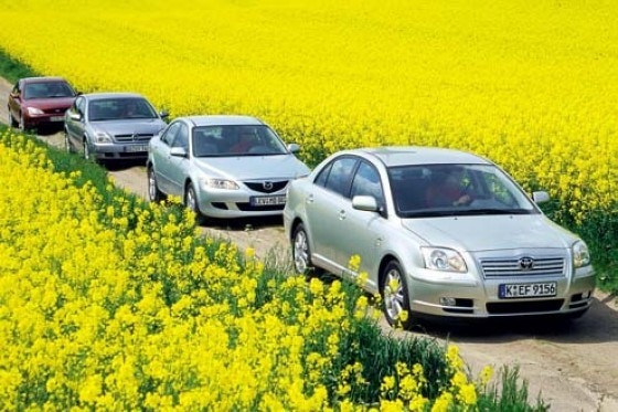 Vier Mittelklasse-Limousinen mit Diesel