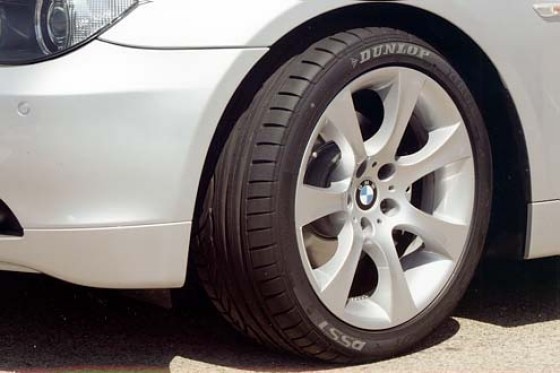 BMW 5er mit Dunlop-DSST-Reifen