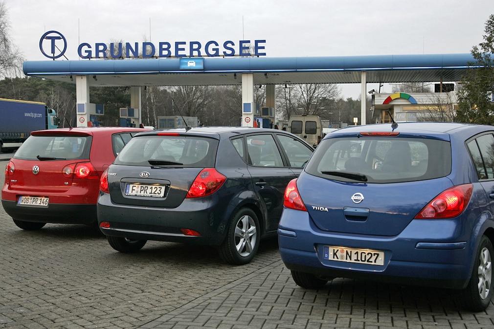 Volkswagen VW Golf, Kia ceed, Nissan Tiida