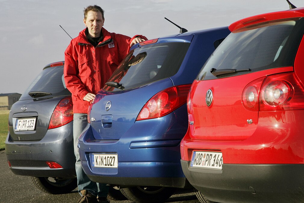 Volkswagen VW Golf, Nissan Tiida, Kia ceed