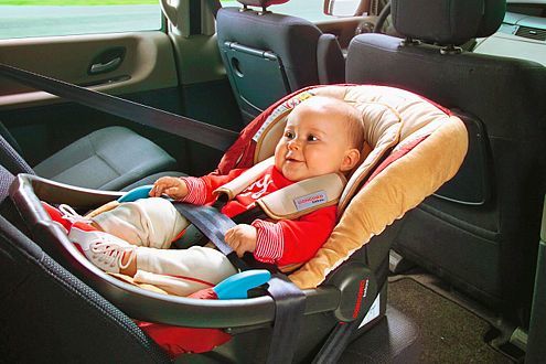 Baby in Babyschale