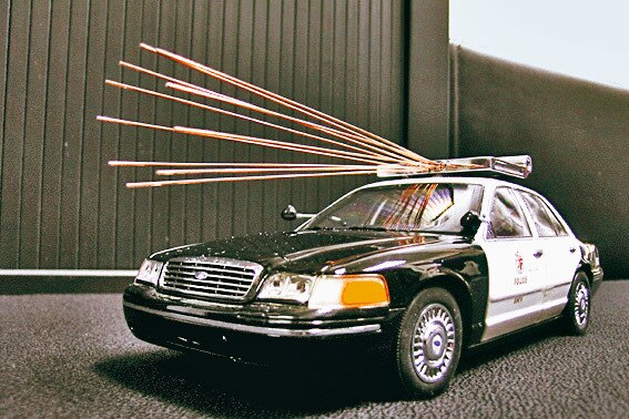 US-Polizeifahrzeug mit Mikrowelle