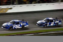 Ryan Newman vor Kurt Busch, Penske Dodge