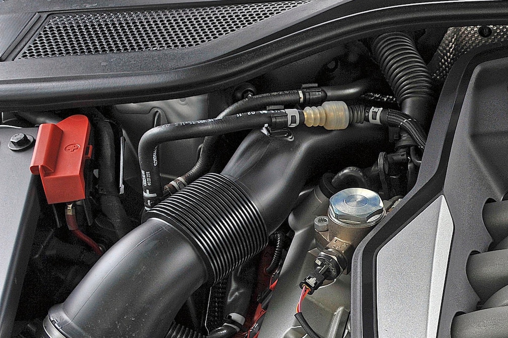 Motorraum vom Audi A8 4.2 FSI Quattro