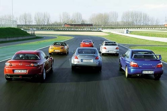 Serienwagen auf der Rennstrecke