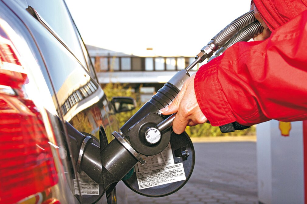 Opel Zafira 1.6 CNG beim Tanken