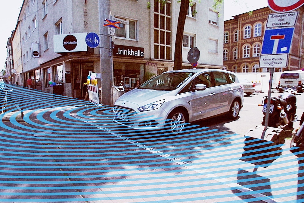 Ford startet Kamera-Technologie zur Vermeidung von Zusammenstößen Autos die um Ecken schauen