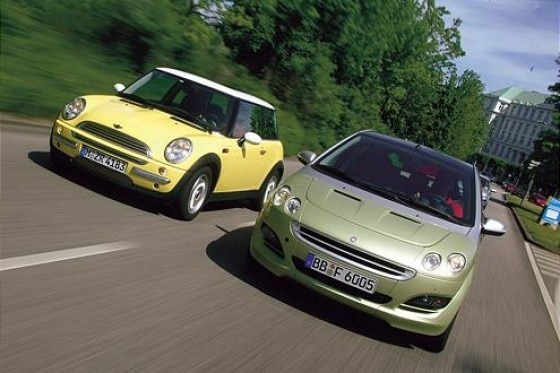 Mini Cooper gegen Smart forfour 1.5