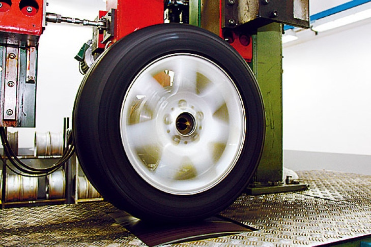 Reifentest 215/45 R 17