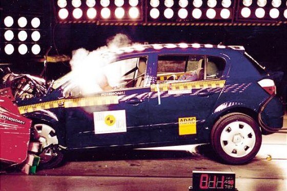Astra, Golf & Co im EuroNCAP-Crashtest Astra, Golf & Co im EuroNCAP-Crashtest